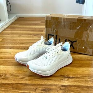 Flux Footwear Adapt Runner, white knit, women’s 6.5